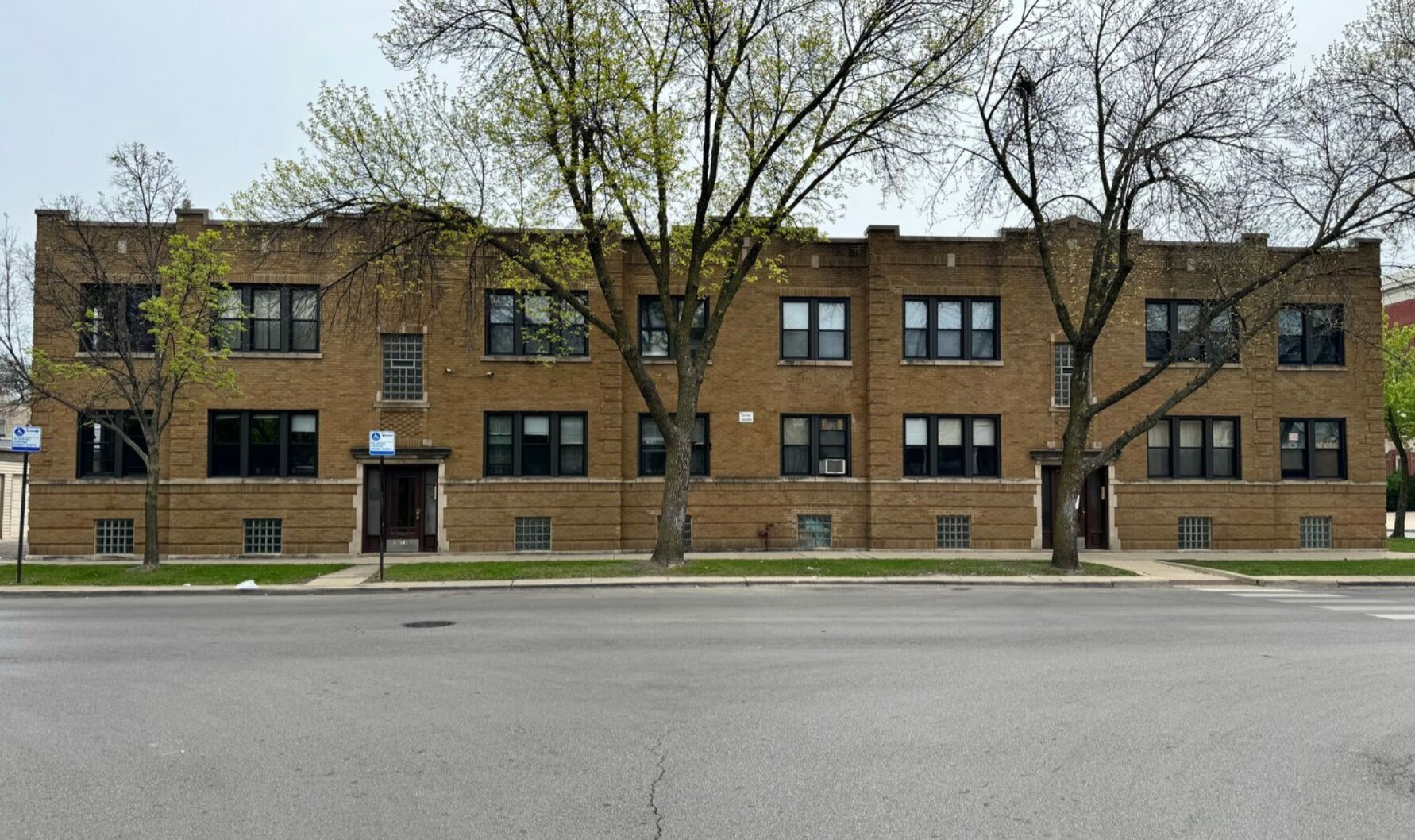 Building Photo - 2609 N Kostner Ave