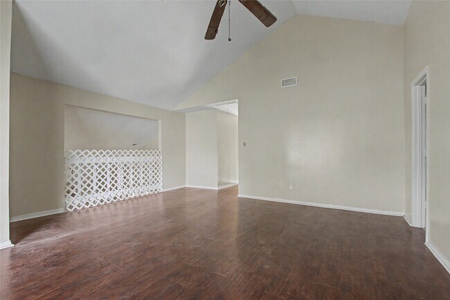 Building Photo - 13119 Hollowcreek Park Dr