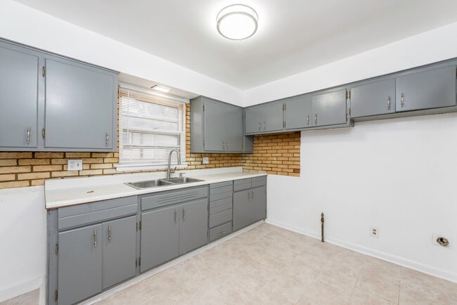 Building Photo - 922 Landon Ave