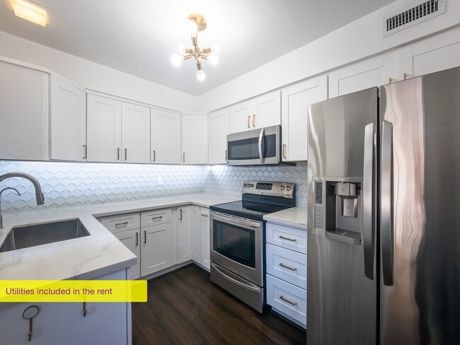 Building Photo - 215 N Kenwood St