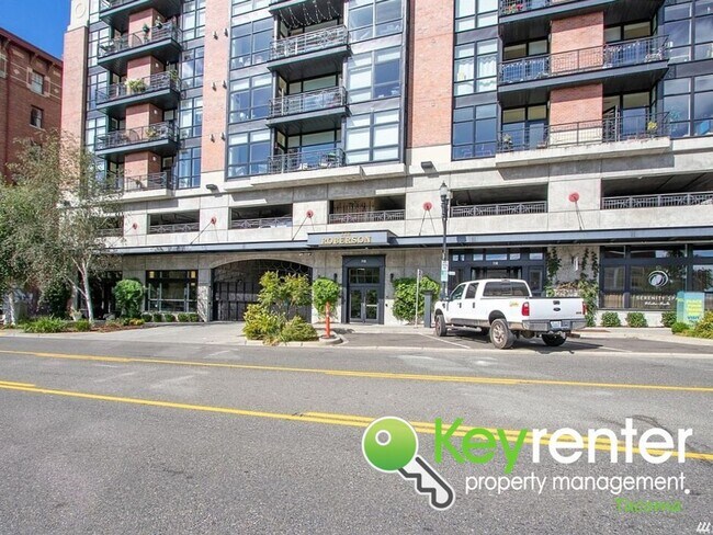 Building Photo - Luxury 2-Bed Condo in Tacoma, No Neighbors...