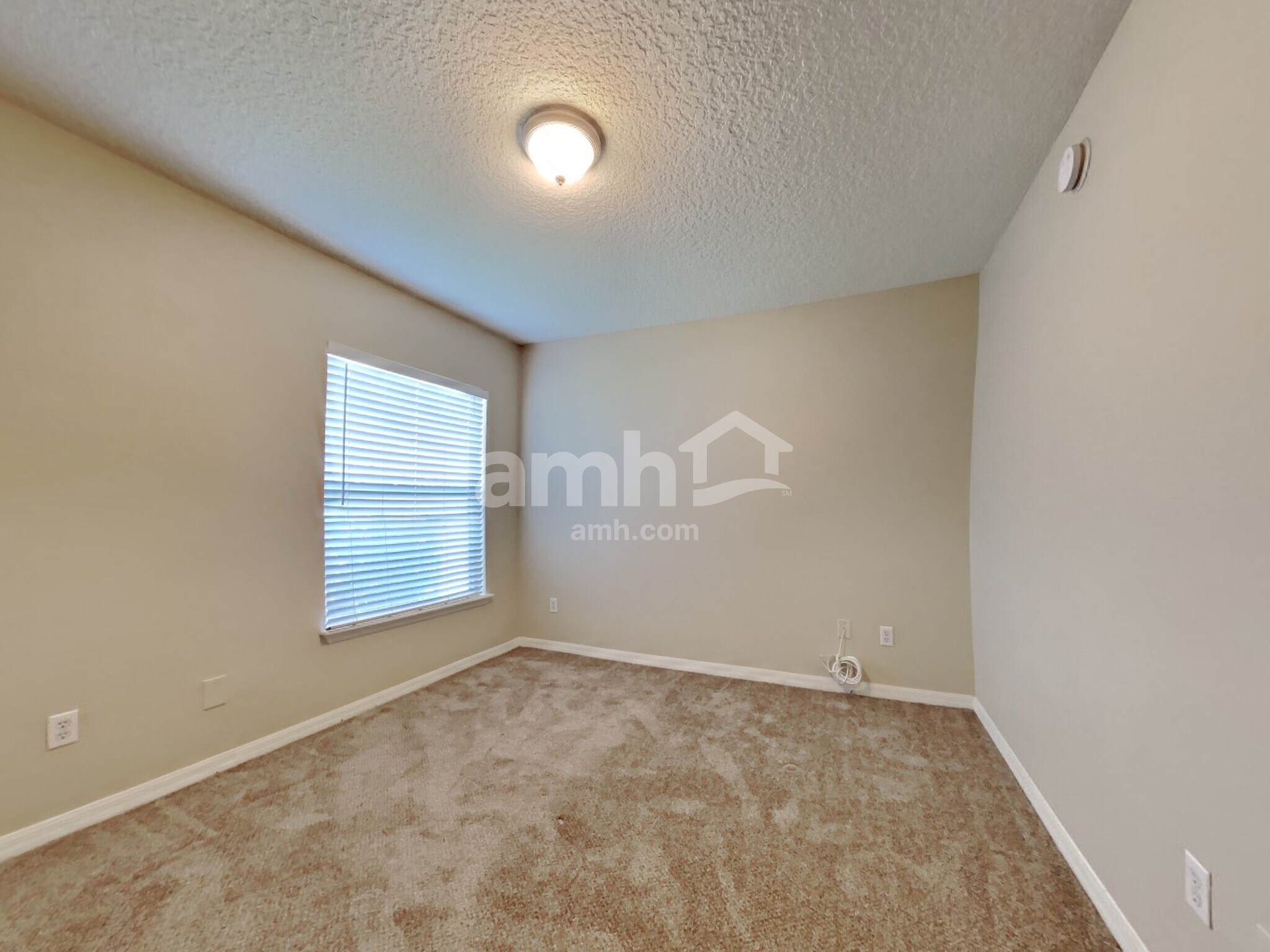 Building Photo - 10235 Meadow Pointe Dr