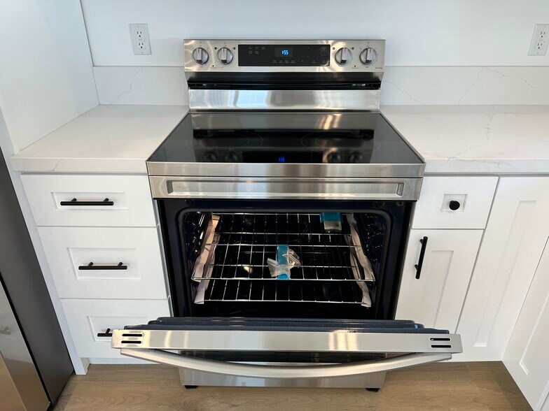 Building Photo - 3617 W Victory Blvd