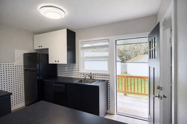 Building Photo - r3008unanderavev