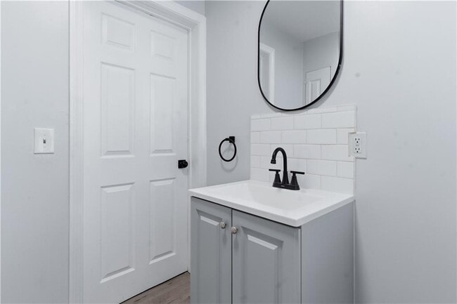 Building Photo - 92 Sylvian St