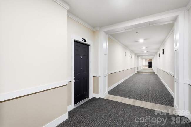 Building Photo - 1000 E Woodlawn Rd