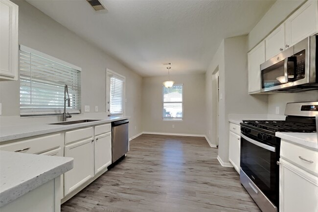 Building Photo - 16730 N Bob White Dr