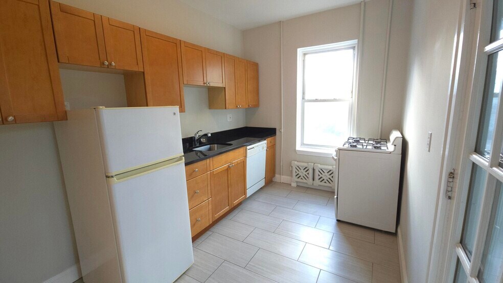 Building Photo - 33 Highgate St