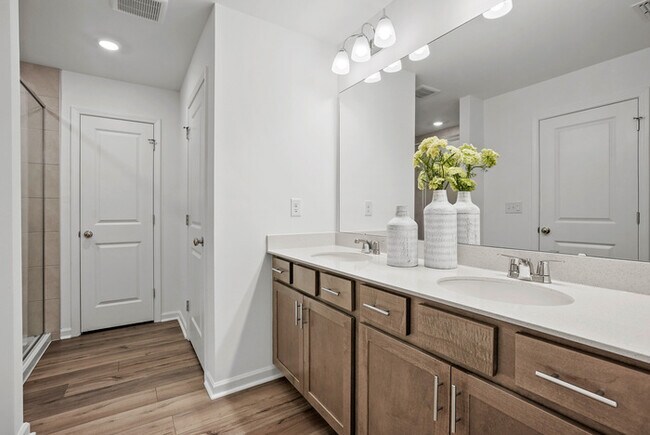 Building Photo - 12004 Oak St