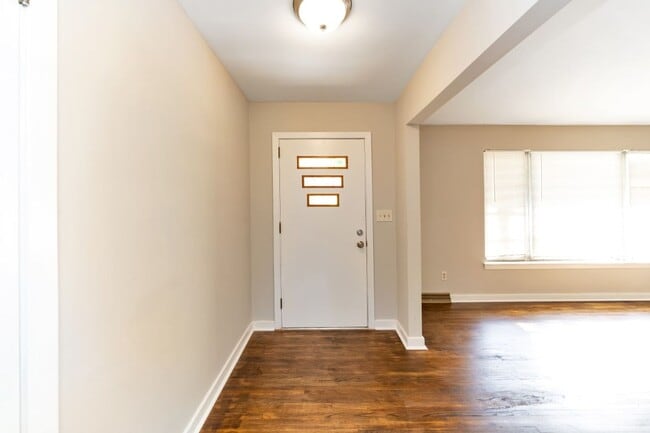 Building Photo - 1900+ Sq Ft of Comfort: Updated 3BR/2BA wi...