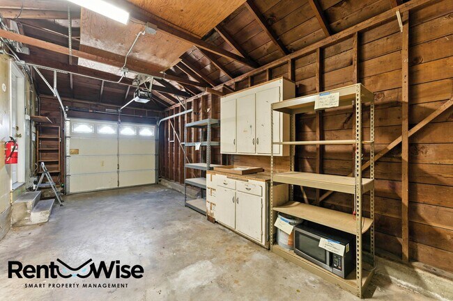 Building Photo - 1121 Killarney Ln