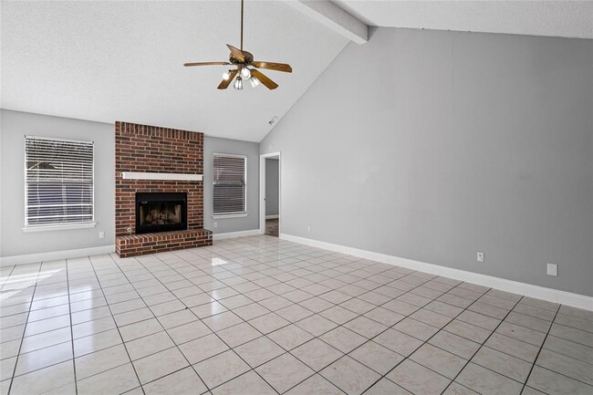 Building Photo - 16207 Parkway Dr