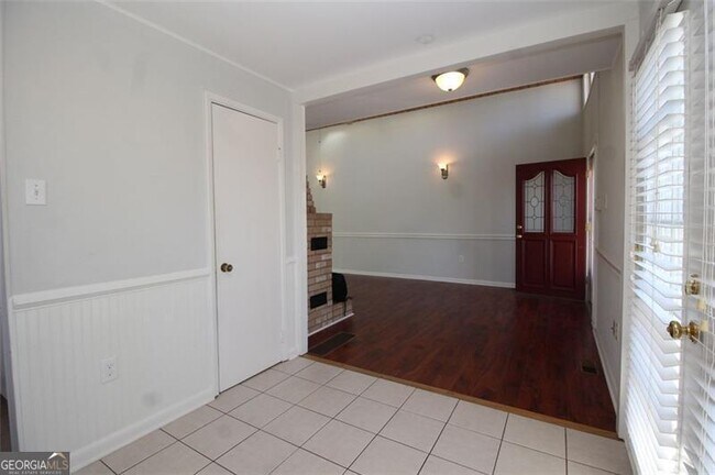 Building Photo - 9240 Nova Dr
