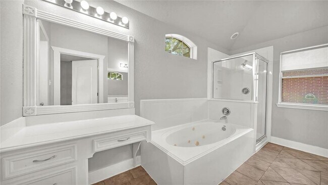 Building Photo - 3412 Glastonbury Dr