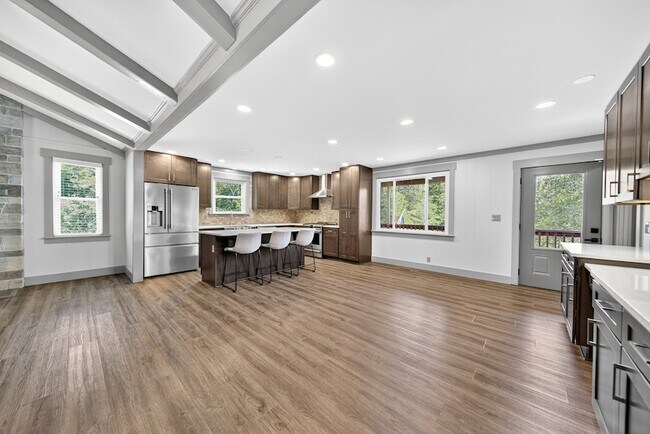 Building Photo - 3390 Tyree Springs Rd
