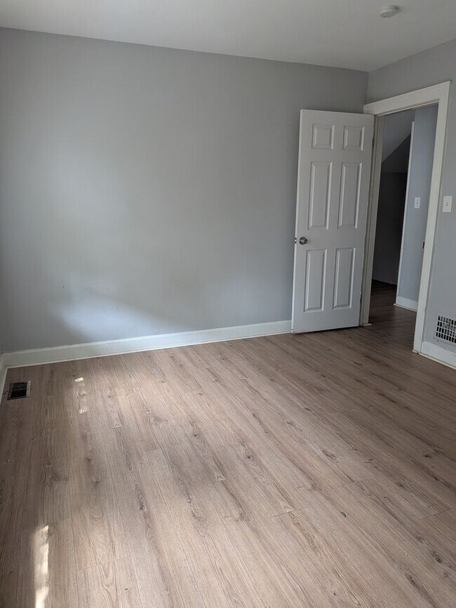 Building Photo - Brick 4 bedroom