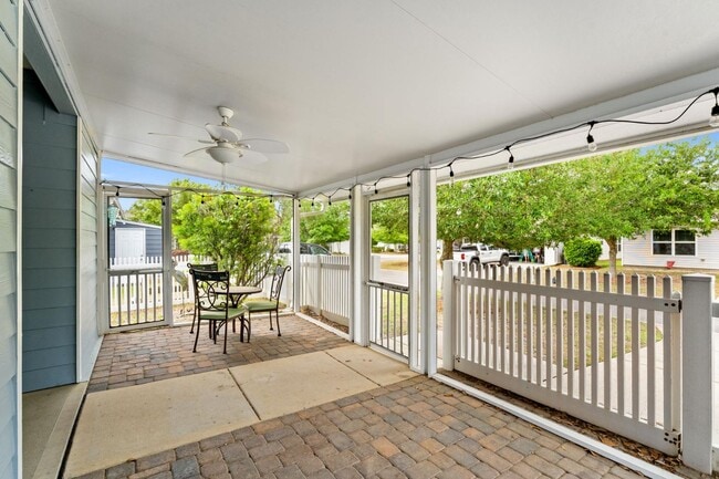 Building Photo - 486 Fanny Ann Way