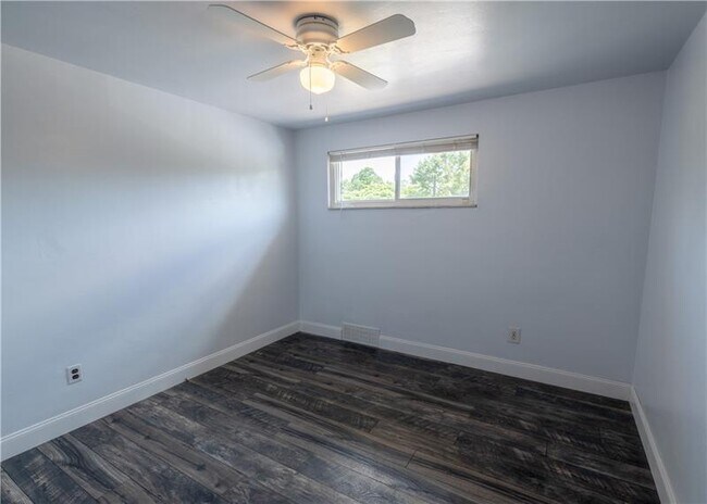 Building Photo - 512 Colonial Manor Rd