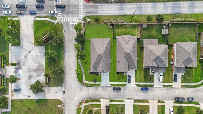 Building Photo - 15103 Dry Ridge Ct