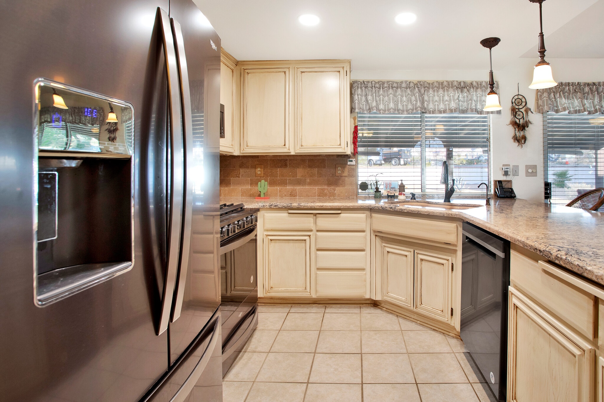 Kitchen - 16362 Kamana Rd
