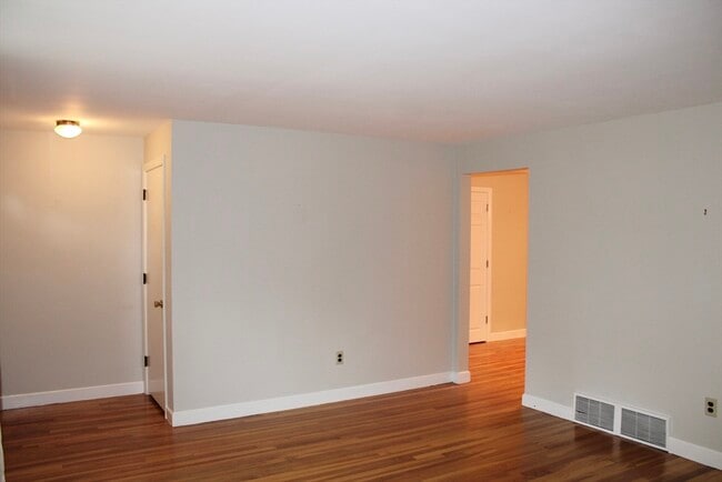 Building Photo - 61 Alton St