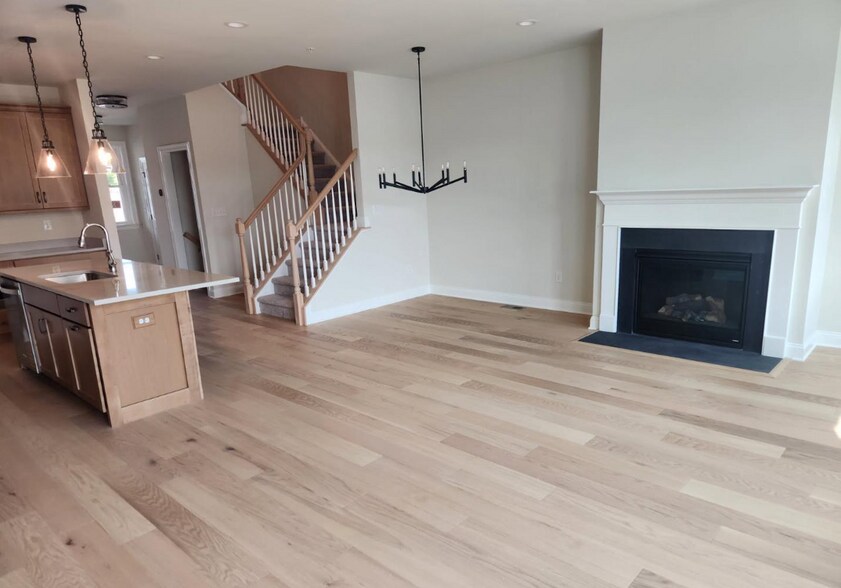 Building Photo - 328 Foxtail Ln