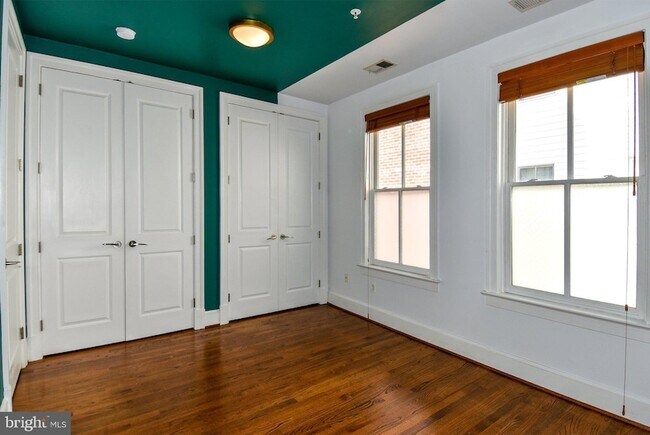Building Photo - 1316 9th St NW