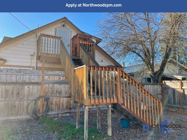 Building Photo - Very Cute 1 bed 1 bath upstairs unit, with...