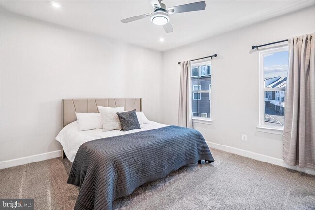 Building Photo - 6732 Belcrest Rd