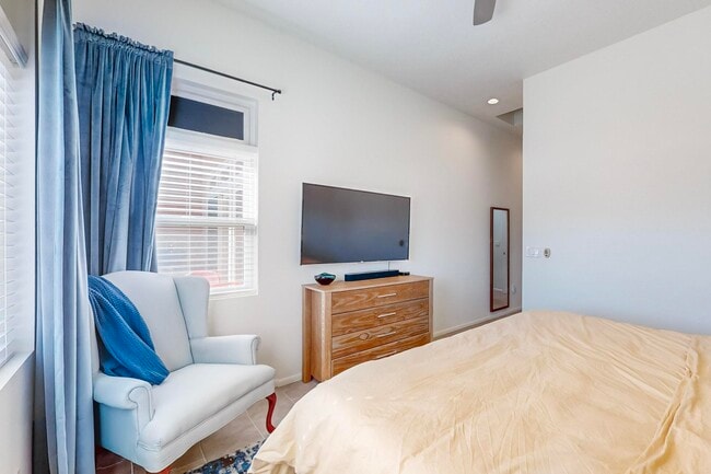Building Photo - 4204 Vida Verde Ln NE