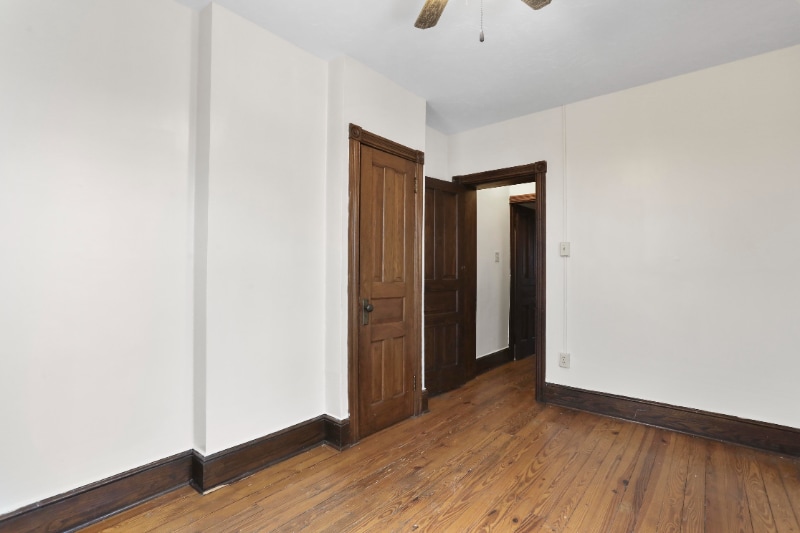 Building Photo - 358 York St