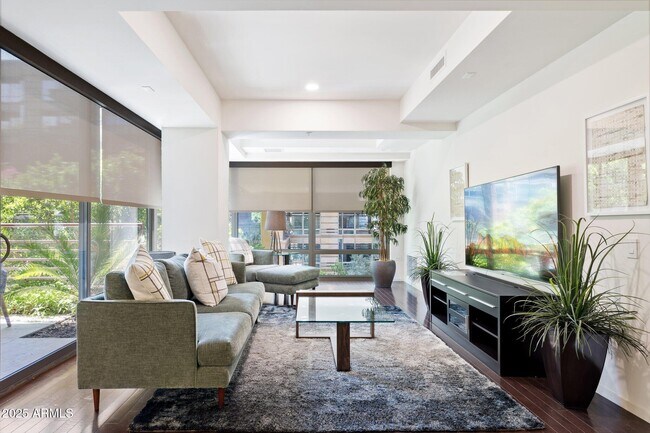 Building Photo - 7151 E Rancho Vista Dr