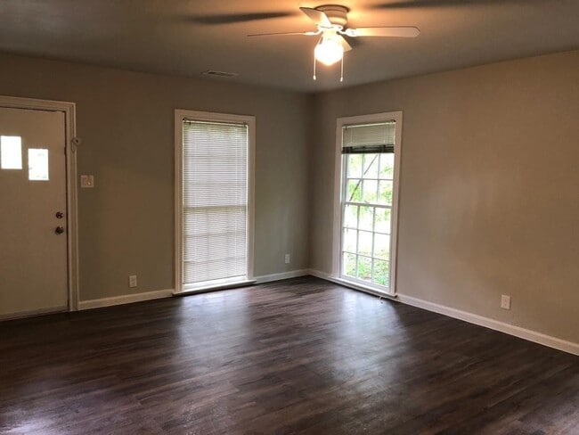 Building Photo - Move in Ready in Central Houston, 2 Bed/1 ...