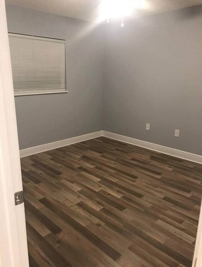 Building Photo - 3/2 Duplex in Bradenton