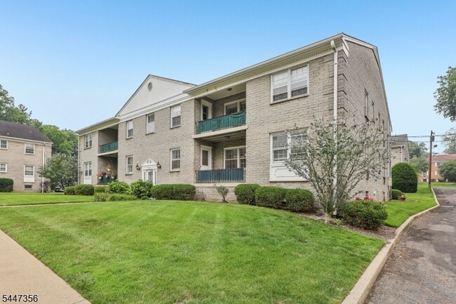 Building Photo - 135 S Maple Ave