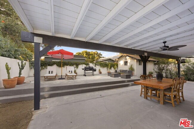 Building Photo - 251 N Encinal Ave