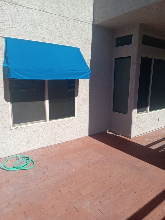 Building Photo - Highly desirable Summer Tree community featuring a 2bedroom 2bathroom ground-floor condo!