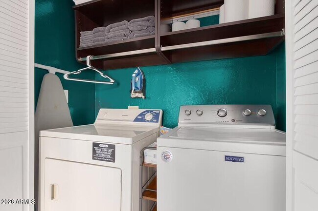 Building Photo - 930 N Mesa Dr