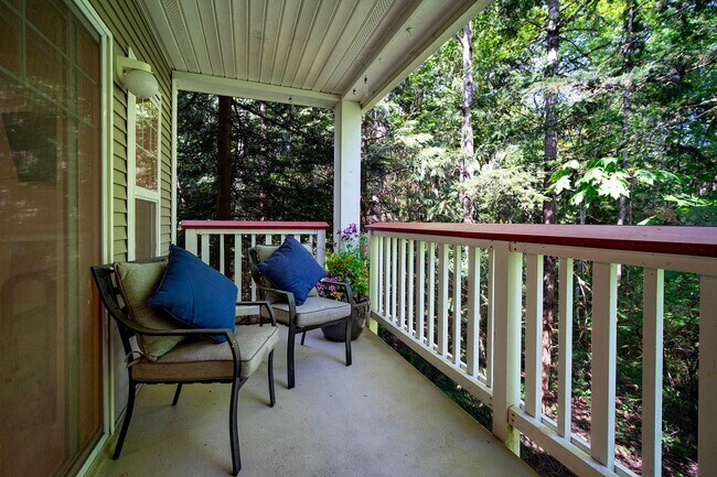Building Photo - 3Bd/2Ba Issaquah Condo