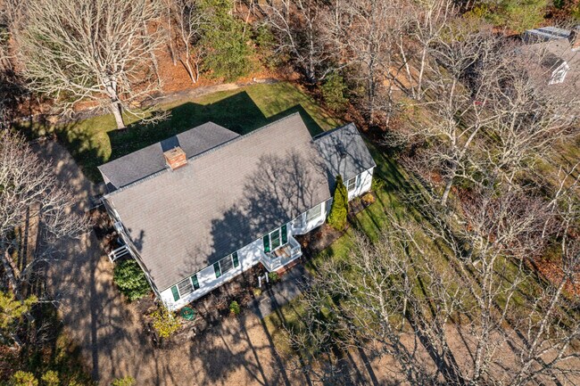 Building Photo - 13 N Meadow Ln