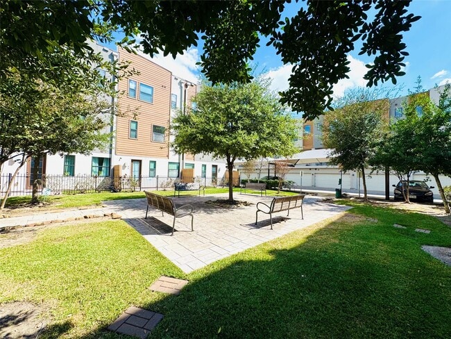 Building Photo - 2401 Crawford St