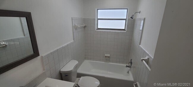 Building Photo - 3856 S Circle Dr
