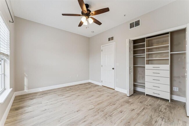 Building Photo - 4571 Virginia Dr