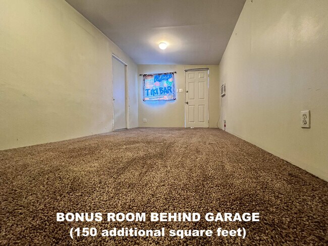 Bonus room behind garage - 14340 Hatteras St