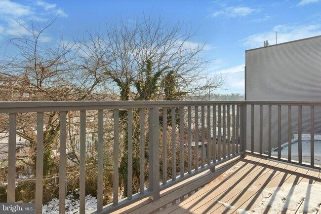 Building Photo - 206 Ripka St