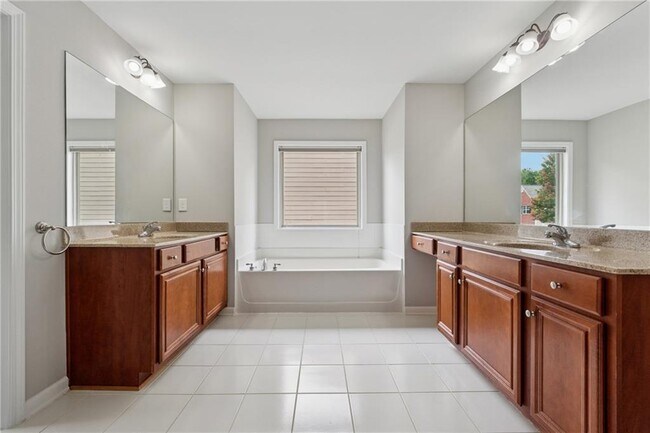 Building Photo - 3080 Whitfield Ave