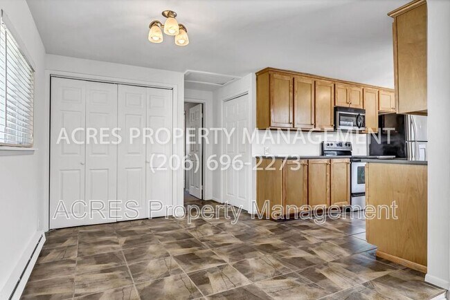 Building Photo - 15515 Stone Ave N