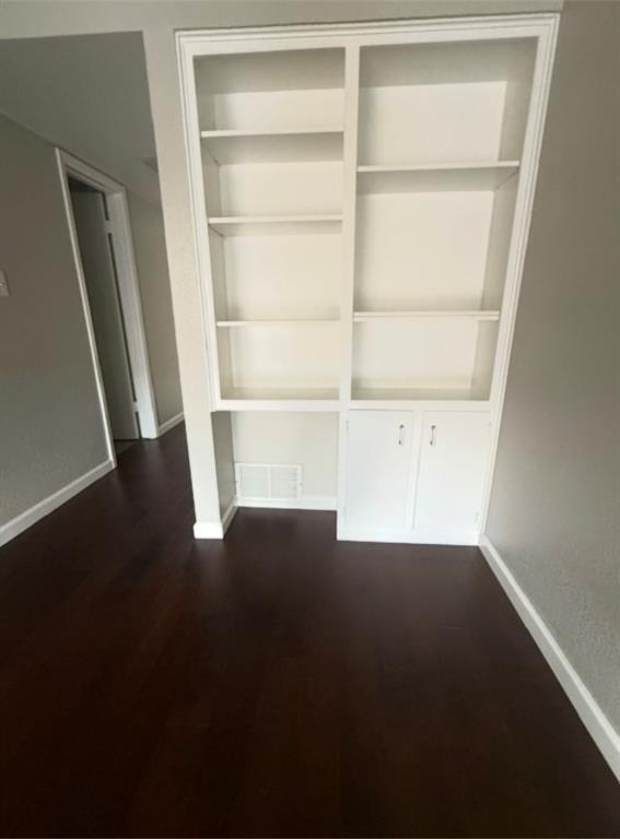 Building Photo - 2425 Ashdale Dr