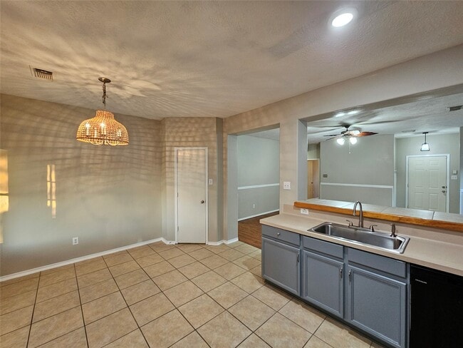 Building Photo - 13111 Cherryglade Ct