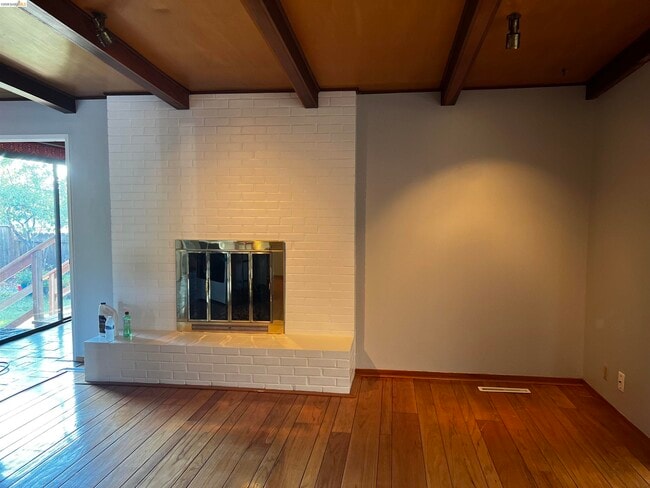 Building Photo - 1004 Almond St